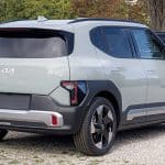 Kia EV2 de série photographié de trois quarts arrière à Ludwigsburg en septembre 2026