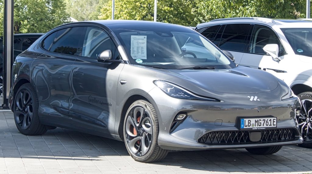 MG IM6 gris vu de trois-quarts avant