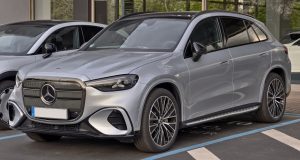 Mercedes-Benz GLC 400 4MATIC électrique AMG Line de 2026, vue avant trois quarts