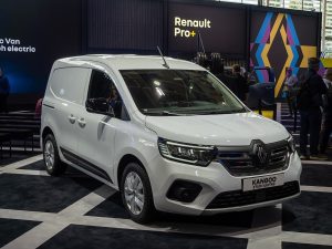 Renault Kangoo III E-Tech électrique exposé au salon IAA 2026, vue avant trois quarts